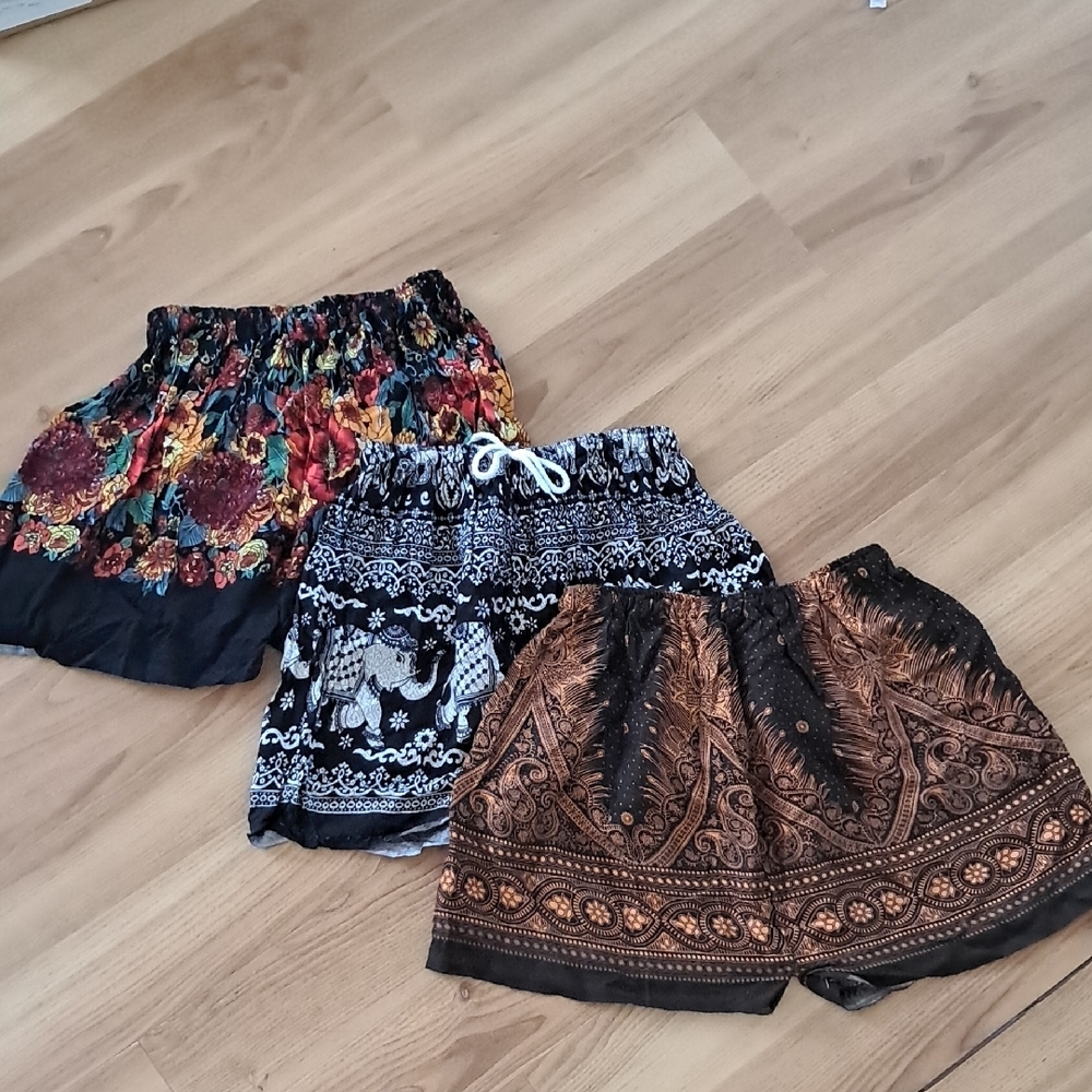 Set of Three Patterned Shorts 🌼🐘🪶